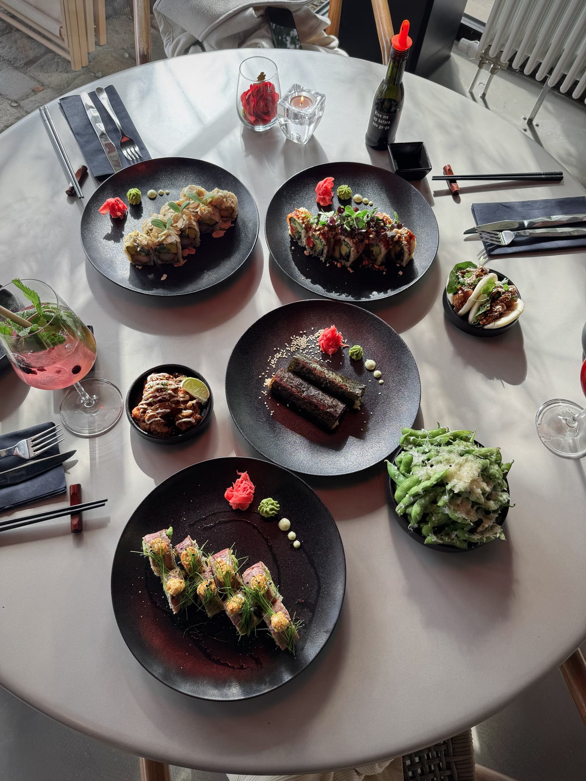 BOME Signature Rolls, Bao & Edamame auf dem Tisch — Geschmack neu gedacht