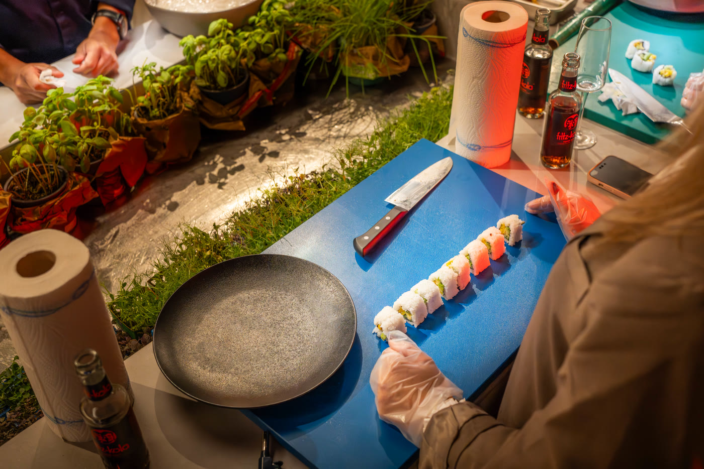 Sushi-Zubereitung von Hand bei BOME Wildeshausen