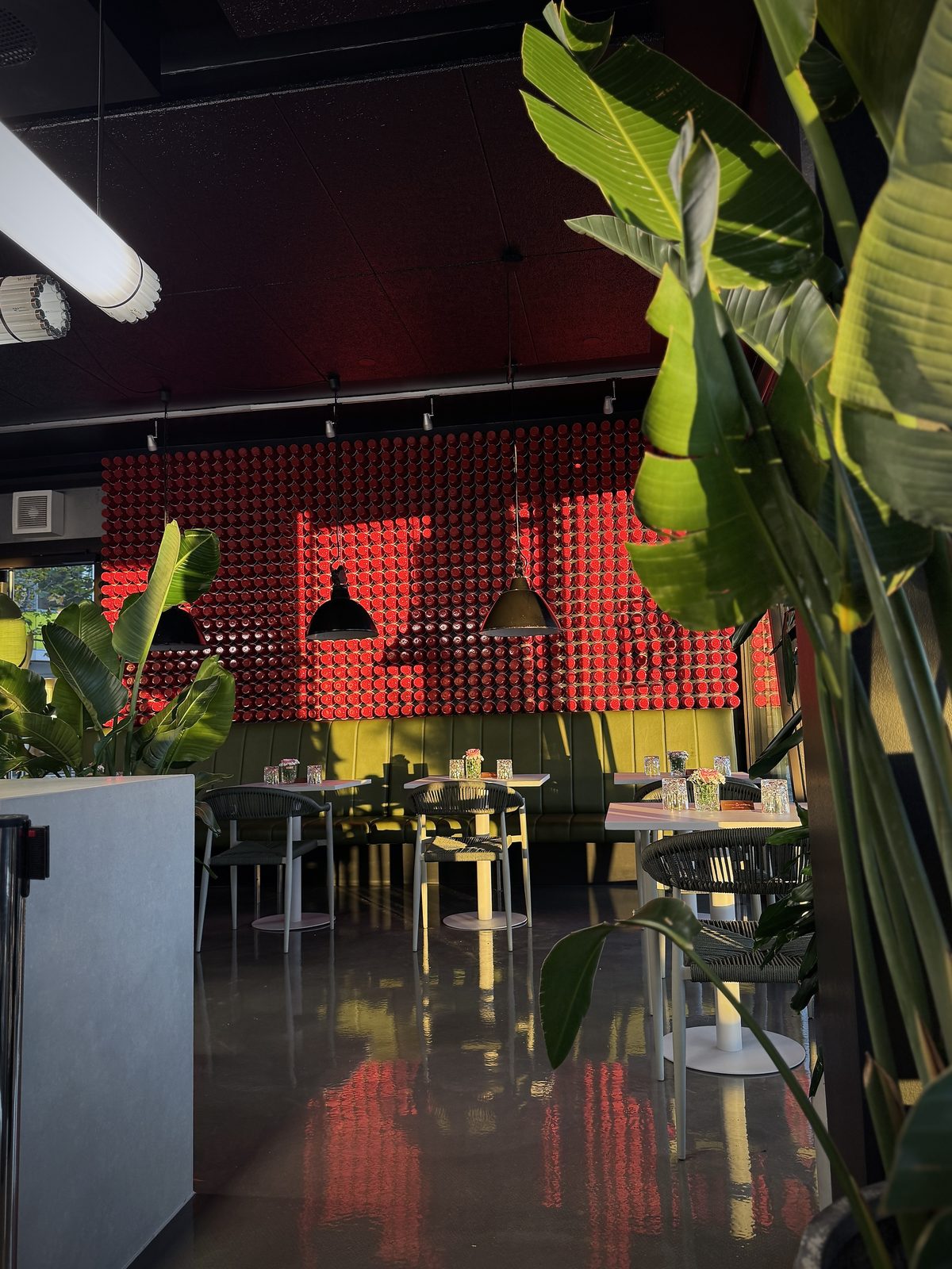 Der Gastraum des BOME Studio Bremen bei Tageslicht