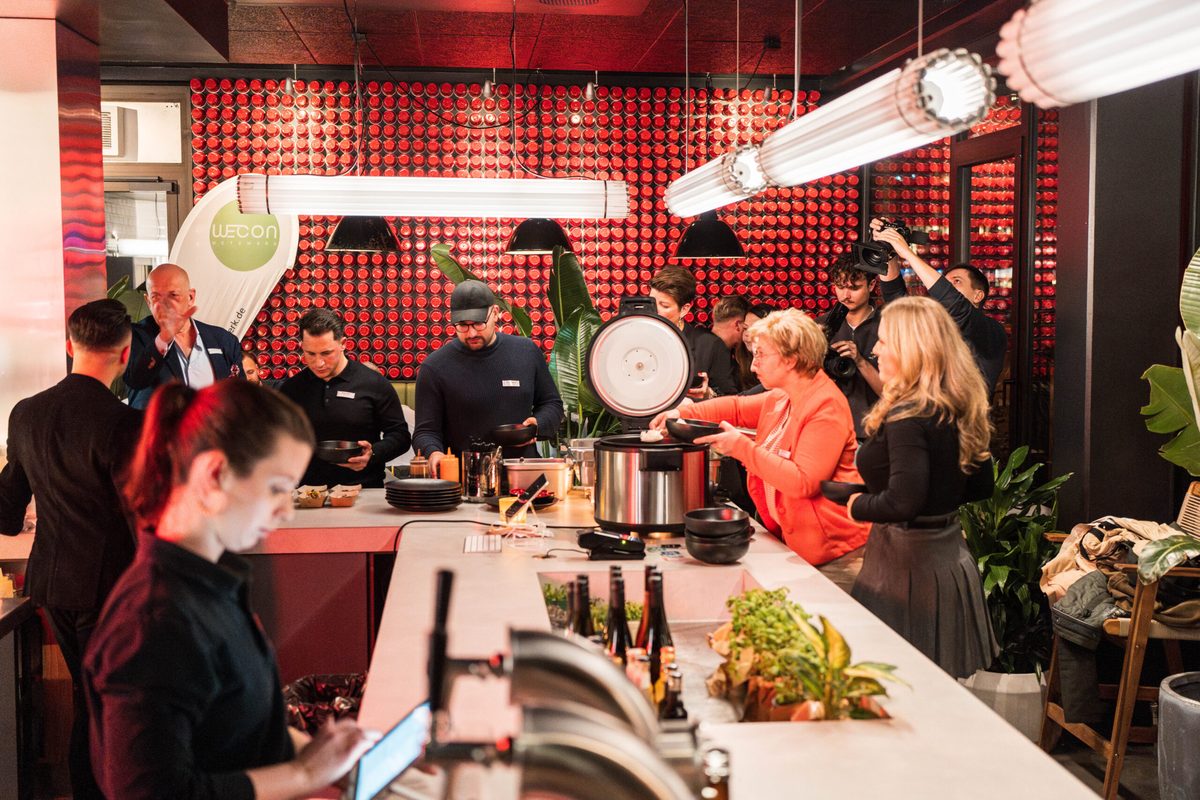 Firmenveranstaltung mit Kochstationen im BOME Studio Bremen